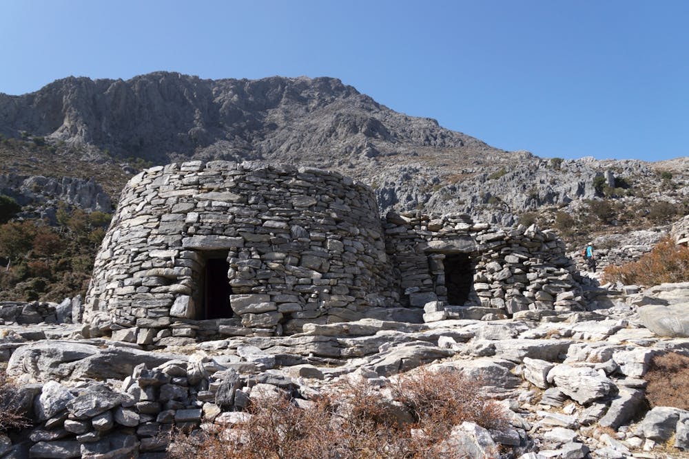 Πεζοπορία στο Νότιο Ψηλορείτη: Βοριζανό Φαράγγι, Καμαραϊκό Σπήλαιο, Οροπέδιο Νίδα (Pics) runbeat.gr